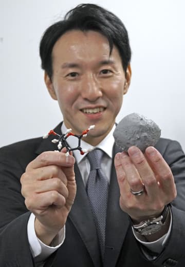 小惑星ベンヌの砂に6種類の糖　生命の主要材料、東北大分析結果