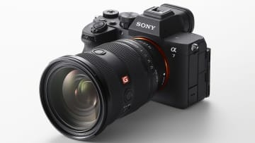ソニー、「α7 V」発売。ベーシックモデルの基準を引き上げる第5世代機