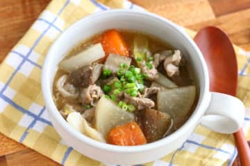 デトックス・腸活・温活に◎作り置きOK「根菜ごろごろスープ」