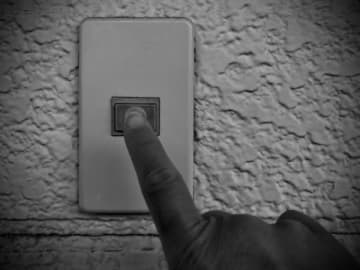 迷惑隣人を「アンタ何考えてんだ！」と一喝した男性 　深夜のチャイム連打、ストーカー行為…積年の恨みが爆発