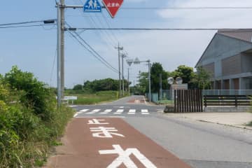 軽自動車と普通車が追突し、”助手席” に乗っていた『4歳女児』が投げ出され 意識不明に ネットでコメント殺到「チャイルドシートしてなかったのかな、、」「4歳で助手席は危険過ぎるような・・・」