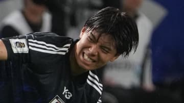 怪我に苦しんだ21歳日本代表大器、ついに英名門で復帰！『懸命にリハビリに取り組んだ』とチームは讃える