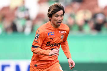 Jクラブからまさかのニュース「マジで意味不明」　全試合出場中も…37歳の退団に「信じられない」