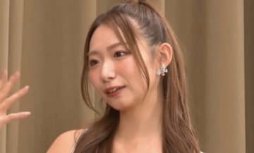 クロちゃん、“新彼女候補”美人ギャルのヘソ出しサンタ姿に大興奮「何頭身？」