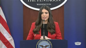 アメリカ国防総省が主要メディアの参加拒否し新たに取材許可証を発行した新興メディアやフリーランスらに初会見