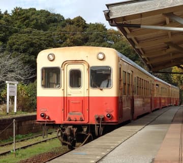 小湊鉄道が破格の「年パス」　学生専用、1万円で乗り放題　通学定期より9割超安く　来春発行へ