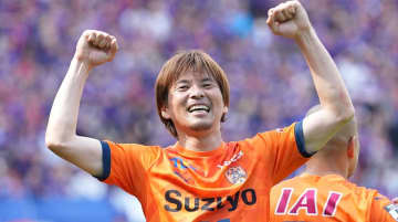 「同い年で活躍する人に会えて嬉しい」清水エスパルス退団の乾貴士、巨人・坂本勇人との2ショット公開！