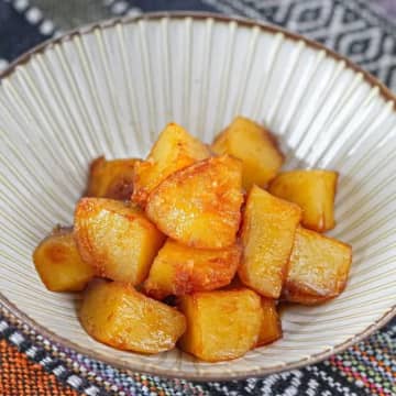 【じゃがいもはたれを絡めるだけで激ウマ】「簡単すぎるのにやみつき」「忙しい日でもサッと作れる」おすすめじゃがいもレシピ3選