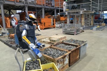 川田テクノロジーズ、人と働く全身型ヒューマノイドロボットの運用試験を開始