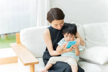 子どもへの『スマホ』 決めておきたいルールとは？何歳から与えるべき？