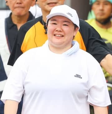 「休みは3年間で7日」やす子だけじゃない…売れっ子タレント“馬車馬”仕事術はアリかナシか