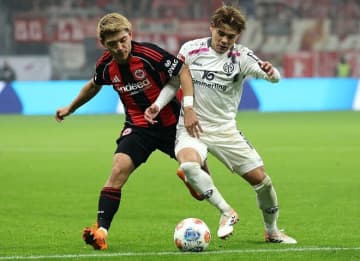 「欧州で最も影響力のある日本人選手」２位の堂安、３位の佐野を上回り断トツの“インパクト”を残しているのは？ 三笘でも久保でもなく…「圧倒的な存在感」