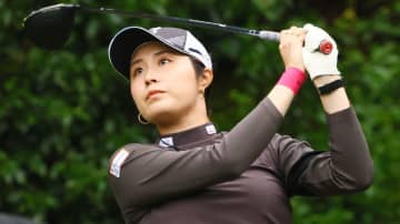 【ゴルフ】大里桃子が結婚　純白のウエディングドレス姿でお相手と2ショット「#人生のレベルアップ」