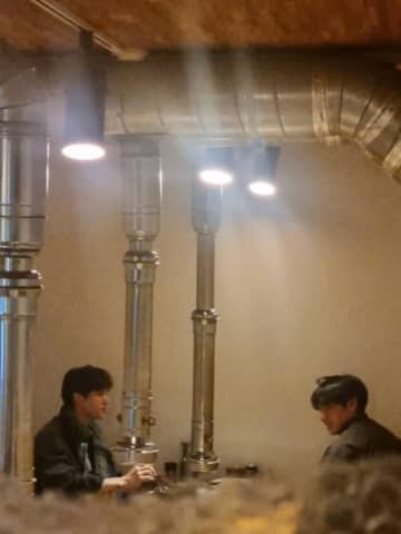 “軍同期”BTS・V＆ソン・ガン、焼き肉店での目撃情報が話題！除隊後も変わらない友情に注目