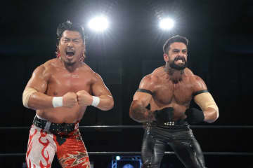 【新日本】鷹木信悟、故郷・山梨で燃える！ 剛腕・小島聡を「バーニング・ドラゴン」で粉砕し首位快走！試合後は「来年3月の再上陸」をフライング発表!?