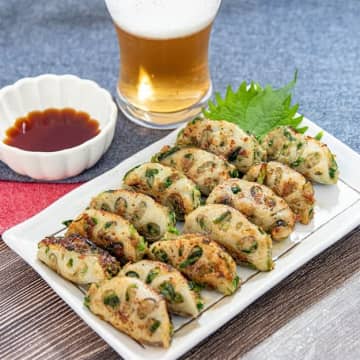 【ギョーザ作ろうとしてるならこっち作って！】「包まなくてOK」「手軽なのに激ウマ」のせて挟むだけ！簡単ギョーザレシピ