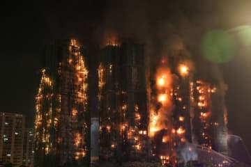 香港史上最悪の宏福苑火災に便乗　寄付をだまし取ろうとした女を詐欺で逮捕