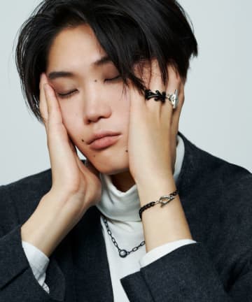 ジュエリーブランドLAMBDA(ラムダ)より　経年変化を楽しめる新感覚ジュエリー　「MATTE BLACK」 COLLECTIONが発売　自動車部品や建材などの金属製品の防錆や下処理に用いられる塗装を使用した　新感覚の新しいコレクションを2025年12月10日(水曜)よりオンラインにて発売