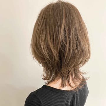 【40・50代】長さ変えずにイメチェンしたい →「ミディウルフ」猛プーーッシュ！！