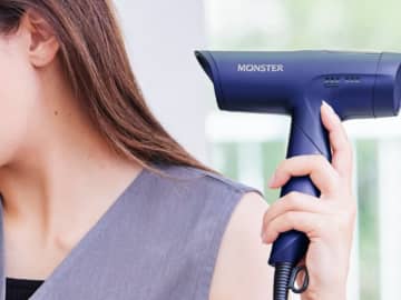 腕が疲れにくいヘアドライヤー　速乾と軽さ両立