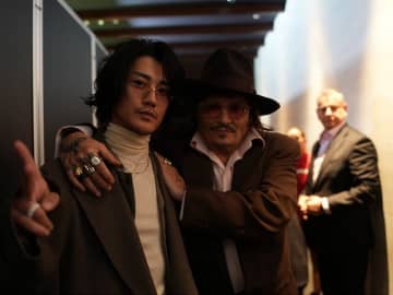 赤西仁、ジョニー・デップとの豪華ツーショットを公開！ディナーでの交流も明かす