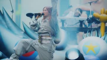 YOASOBI、RADWIMPS20周年記念ツアーにて披露した「会心の一撃」ライヴ映像公開