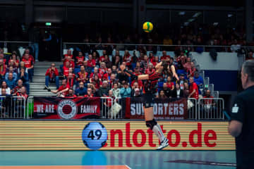 秋本美空は先発起用も… 女王・コネリアーノに圧倒されストレートで敗戦【女子欧州CL】