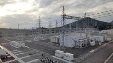 KDDIスマートドローン、自動充電ポート付きドローン「Skydio Dock for X10」を活用した変電所の自動巡視点検を実証