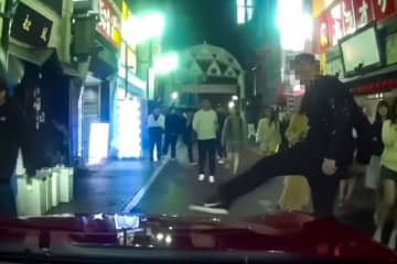 池袋で運転中、突然“愛車”を蹴られたプロ格闘家　ドラレコ公開で反響「許せない」