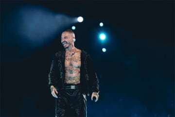 J・バルヴィン、故郷メデジン市で歴史的カムバック公演を開催！