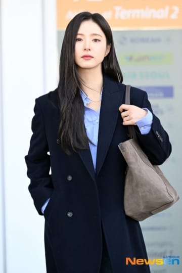 【PHOTO】シン・セギョン、海外スケジュールのため出国…溢れる透明感