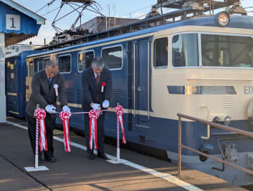 ブルートレインの残像を求め、大井川の青い客車に乗る