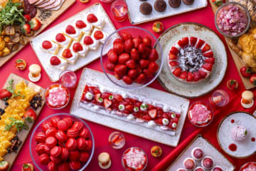 ハイアット リージェンシー 京都の”苺尽くし”スイーツビュッフェ、たっぷりチョコの苺ケーキやマカロン