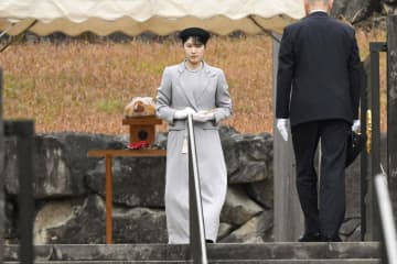 愛子さま、昭和天皇陵参拝 ラオス訪問を報告