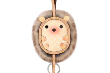 ルイ・ヴィトンの“動物”チャーム、ふんわり毛並みのハリネズミ＆キツネ