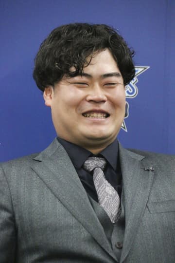 DeNAの伊勢は1億4千万円　三森は1千万円増で更改