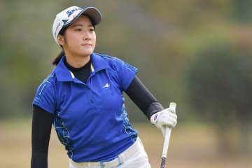 25歳高橋しずくが首位　国内女子ゴルフQTファイナル　2位に11月プロテスト合格の佐田山鈴樺