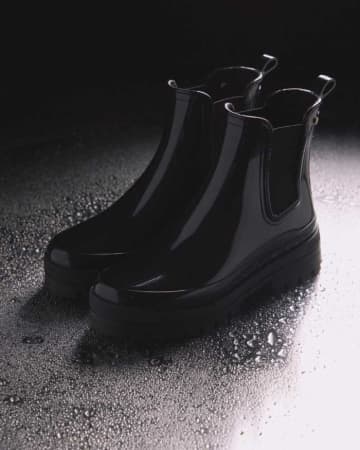 レペットの新作ブーツ「Mel Rain Boots」軽やかに魅せる冬の足元へ