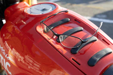 ライダー専用メガネで走りが変わる？ 試してみたら“視界の自由”が段違い！！【ダブルオーグラスギア】