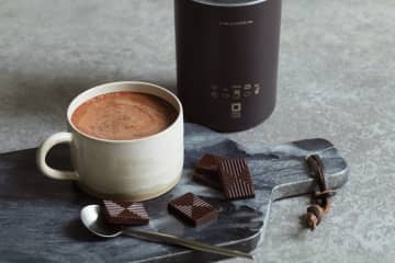チョコレートマニアたちの全42レシピが集結「CHOCOLATE;the DRINK チョコレートは飲み物です。」常識を覆す新刊を読んでみた