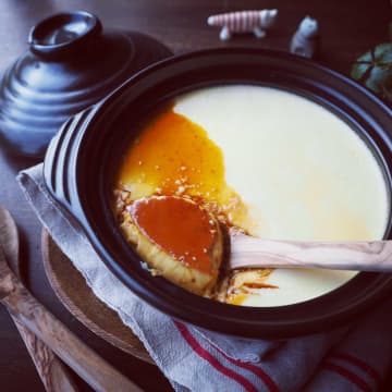 熱々でも冷やしても絶品♪「たっぷり土鍋プリン」の作り方