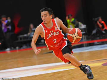 日本代表の富樫勇樹、FIBAがW杯予選で最も身長の低い選手として紹介…最高身長選手との差は54センチ