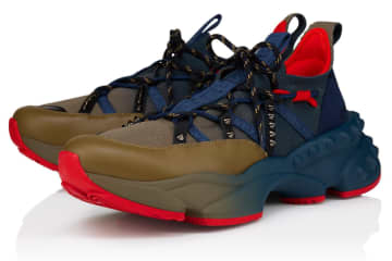 クリスチャン ルブタン“スパイク”煌めく26年春夏スニーカー「トレイルンラン」ルビーレッドの差し色