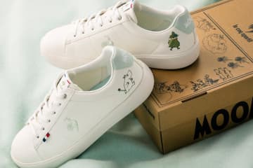 ルコックスポルティフ“ムーミン＆リトルミイ”のスニーカー、洋書風ボックスで