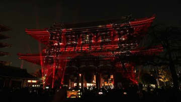 「直接目に焼き付けてラッキー」浅草寺でプロジェクションマッピング　1400年の歴史題材に幻想的光景　多くの人がカメラ向け拍手　7日まで