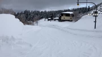 今夜からあすにかけて“初雪ラッシュ”…警報級の大雪警戒　最強寒波迫る中“祭り”30万人予想「カイロ」で急激な気温低下備える人も