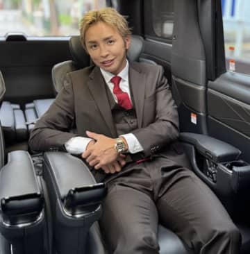 「蹴ったやつが絶対悪い」「君子危うきに近寄らず」と賛否両論の声。元K-1王者・久保優太が愛車フェラーリへの飛び蹴り被害を報告