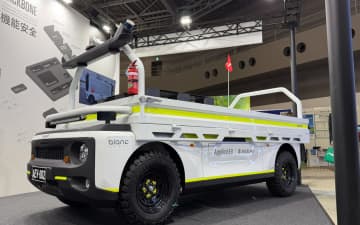 スズキ、「ジムニーノマド」ベースの自動運転電動台車「2025国際ロボット展」で公開