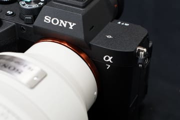 触ってきました「ソニーα7 V」　AI技術で強化されたオートホワイトバランス　バッテリーの持ちにも注目