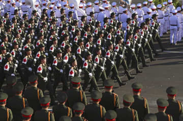 ラオスで人民民主共和国成立50周年の祝賀行事